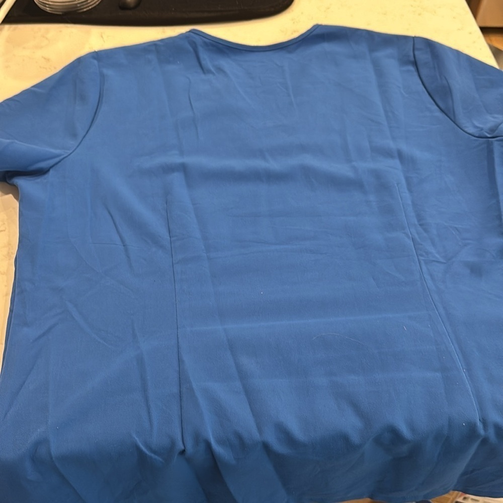 Figs Casma Three-Pocket Scrub Top™ i7 - Picture 9 of 10